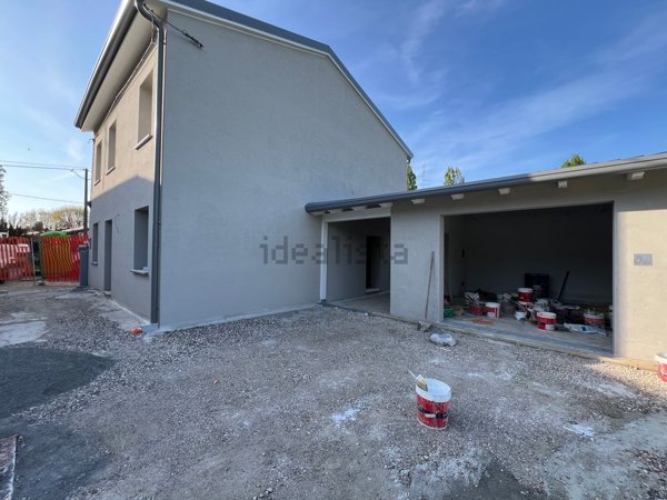 casa indipendente in vendita a Guastalla