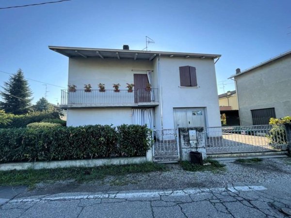 casa indipendente in vendita a Guastalla in zona San Giorgio