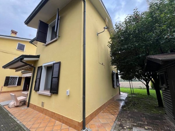 casa indipendente in vendita a Guastalla in zona San Rocco