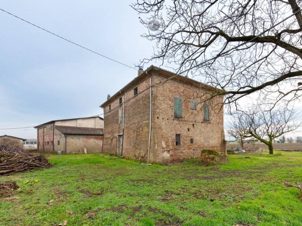 casa indipendente in vendita a Guastalla in zona San Rocco