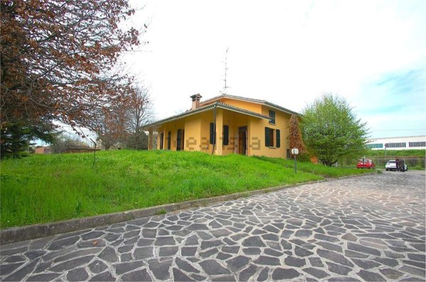 casa indipendente in vendita a Guastalla