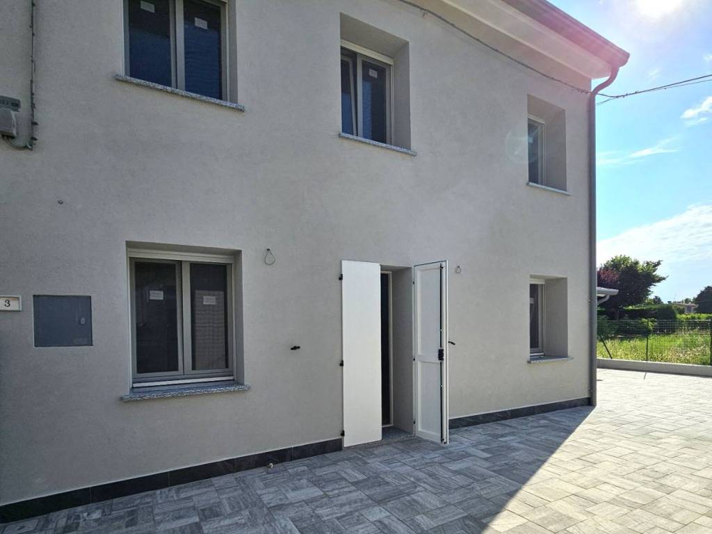 casa indipendente in vendita a Guastalla in zona San Giorgio