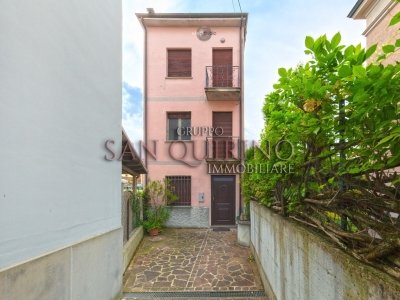casa indipendente in vendita a Guastalla