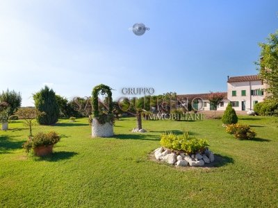 casa indipendente in vendita a Guastalla in zona San Girolamo