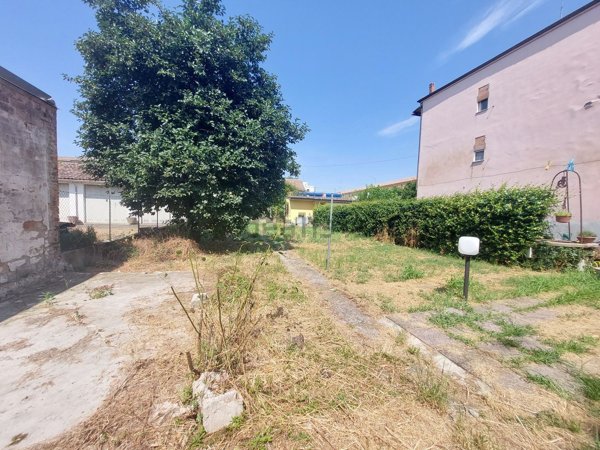 casa indipendente in vendita a Guastalla