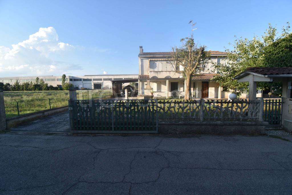 casa indipendente in vendita a Guastalla in zona Pieve