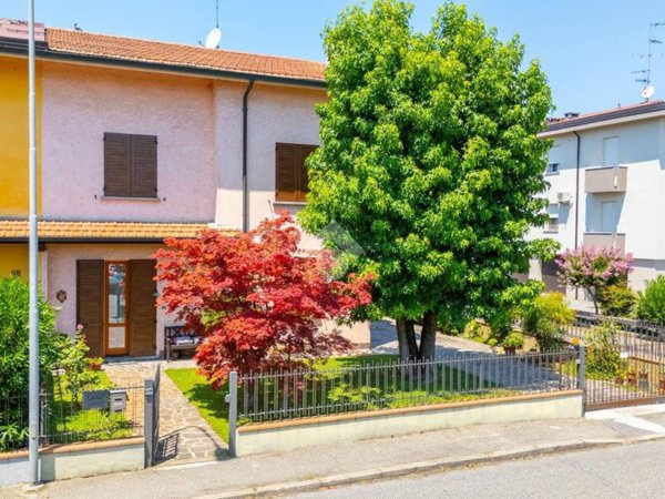 casa indipendente in vendita a Guastalla