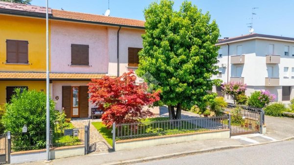 casa indipendente in vendita a Guastalla
