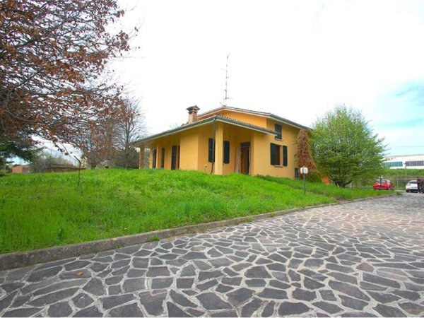 casa indipendente in vendita a Guastalla