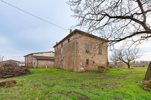 casa indipendente in vendita a Guastalla in zona San Rocco