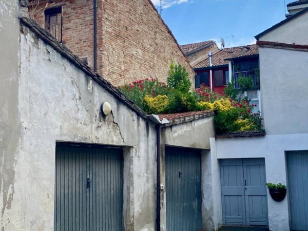 casa indipendente in vendita a Guastalla