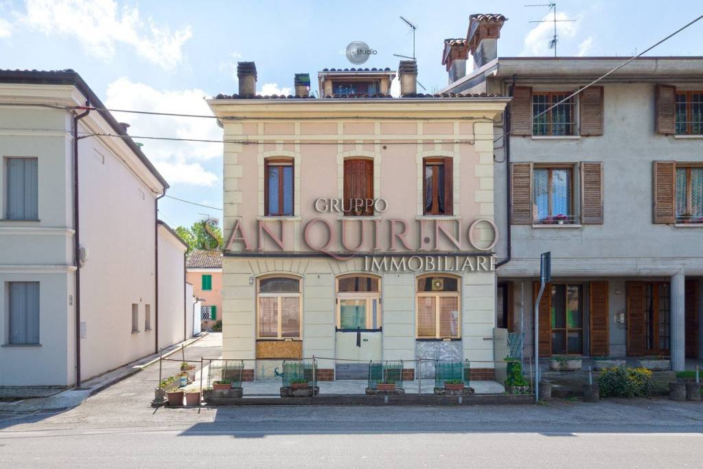 casa indipendente in vendita a Guastalla in zona San Martino