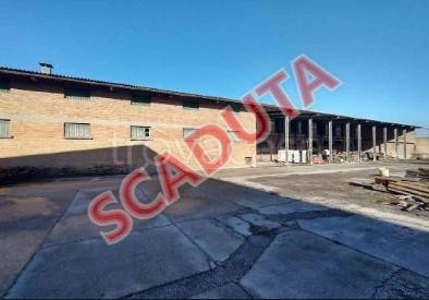 locale commerciale in vendita a Guastalla in zona Pieve
