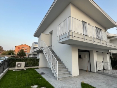 casa indipendente in vendita a Guastalla