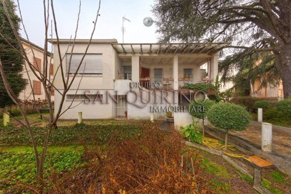 casa indipendente in vendita a Guastalla