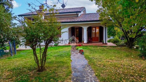 casa indipendente in vendita a Guastalla in zona San Girolamo