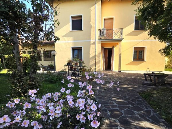 casa indipendente in vendita a Guastalla