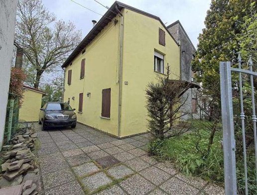casa indipendente in vendita a Guastalla