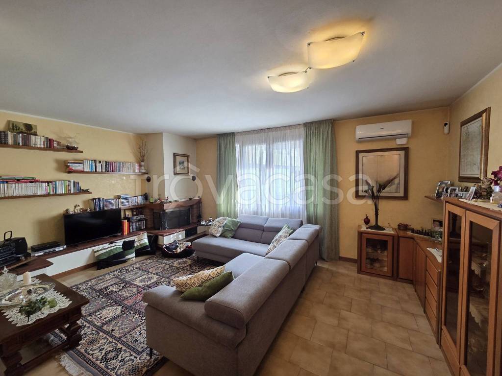 casa indipendente in vendita a Guastalla