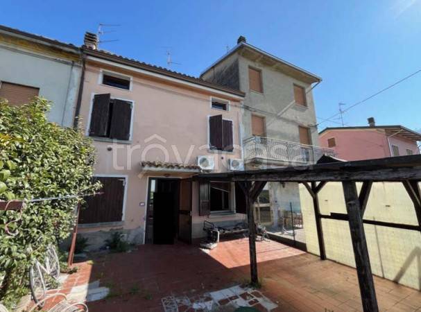casa indipendente in vendita a Guastalla in zona San Rocco