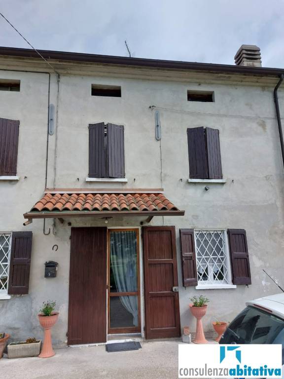 casa indipendente in vendita a Guastalla