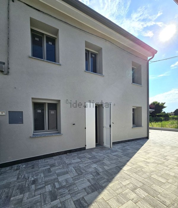 casa indipendente in vendita a Guastalla in zona San Giorgio