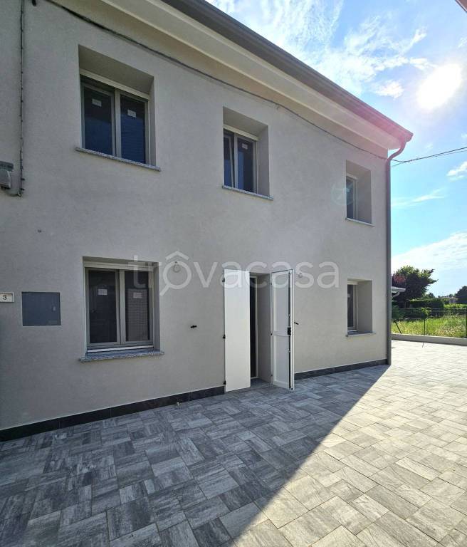 casa indipendente in vendita a Guastalla in zona San Giorgio