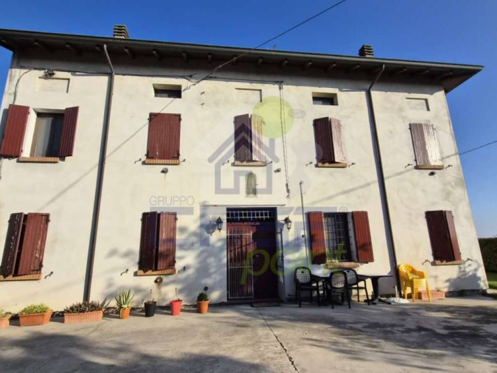 casa indipendente in vendita a Guastalla in zona San Rocco