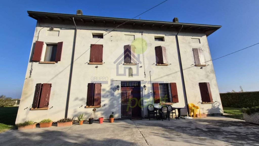 casa indipendente in vendita a Guastalla in zona San Rocco