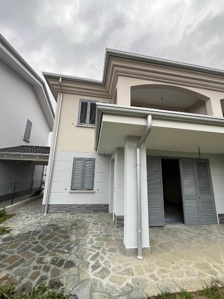 casa indipendente in vendita a Guastalla