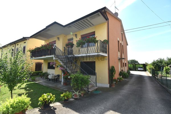 casa indipendente in vendita a Guastalla