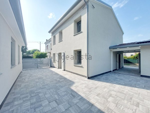 casa indipendente in vendita a Guastalla