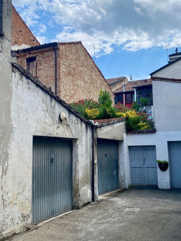 locale di sgombero in vendita a Guastalla