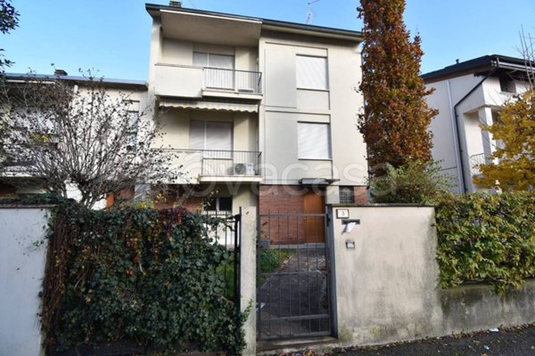 casa indipendente in vendita a Guastalla