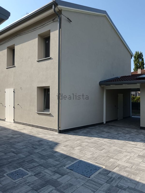 casa indipendente in vendita a Guastalla
