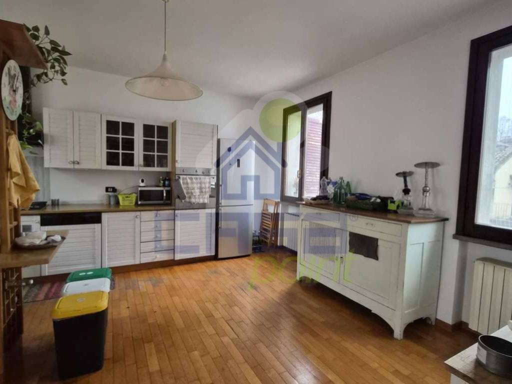 intera palazzina in vendita a Guastalla