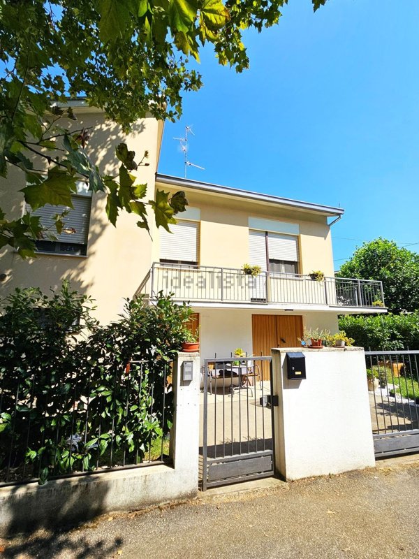 casa indipendente in vendita a Guastalla