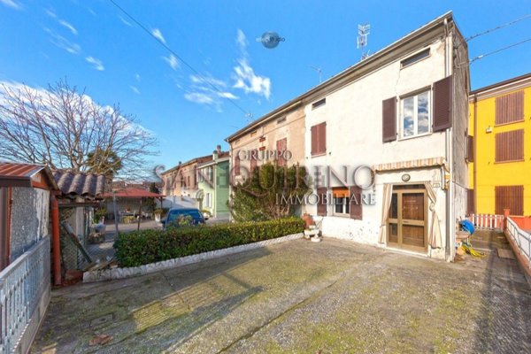 casa indipendente in vendita a Guastalla in zona Tagliata