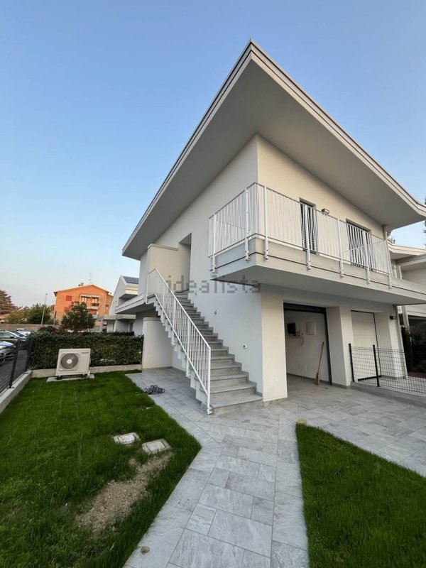 casa indipendente in vendita a Guastalla