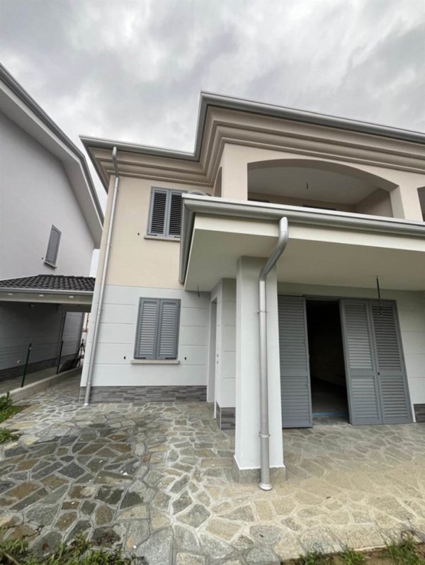 casa indipendente in vendita a Guastalla