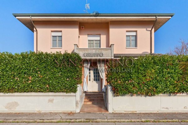 casa indipendente in vendita a Guastalla