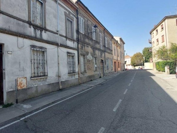 casa indipendente in vendita a Guastalla