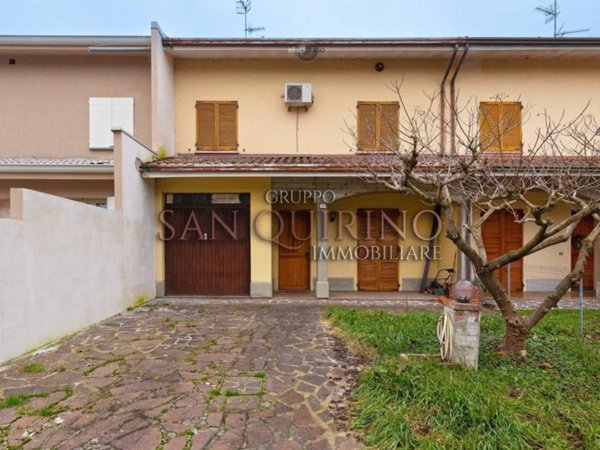 casa indipendente in vendita a Guastalla in zona San Rocco