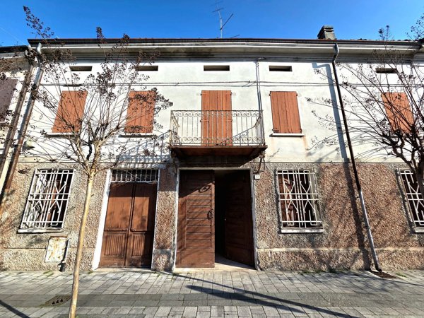 casa indipendente in vendita a Guastalla in zona Pieve