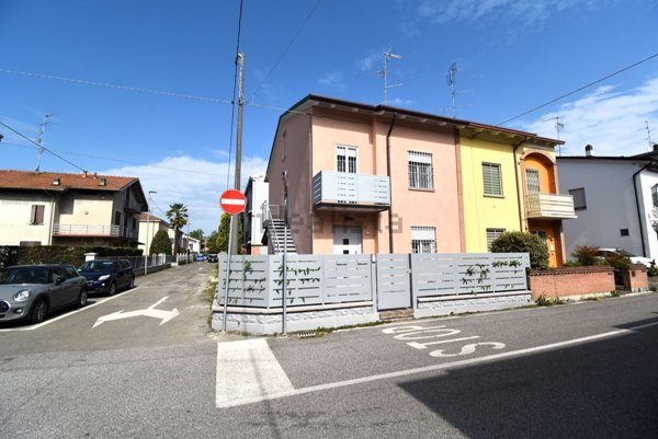 appartamento in vendita a Guastalla in zona Pieve