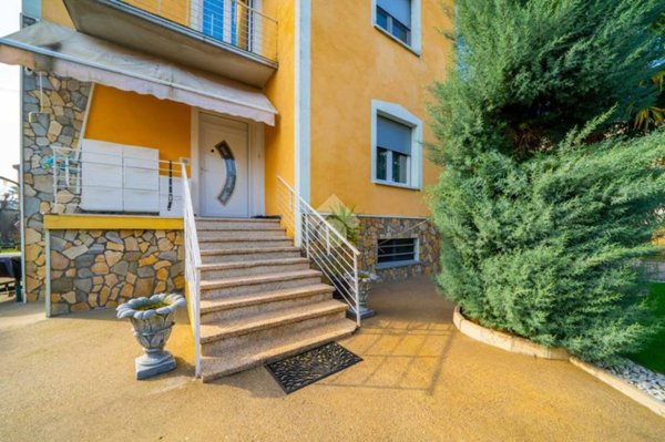 casa indipendente in vendita a Guastalla