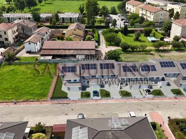 casa indipendente in vendita a Guastalla