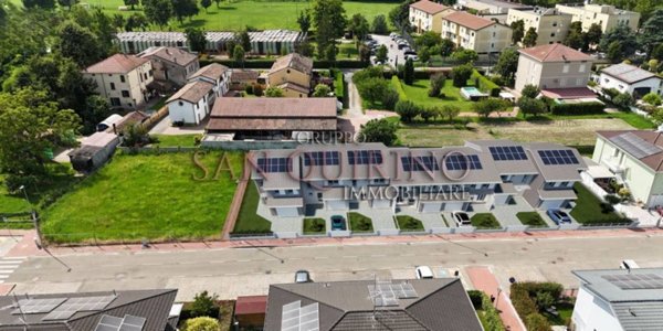 casa indipendente in vendita a Guastalla