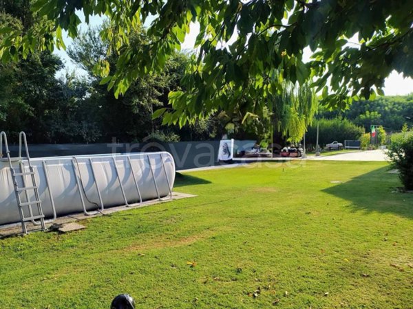 casa indipendente in vendita a Guastalla in zona San Rocco