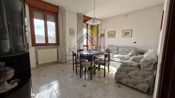 casa indipendente in vendita a Guastalla